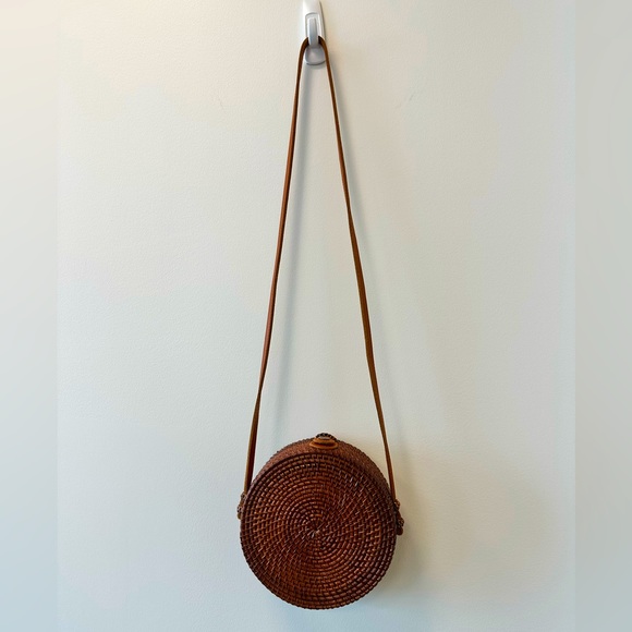 Woven crossbody small round bag - Picture 3 of 6